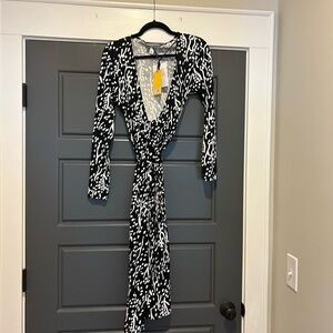 Elegant DVF for Target Black and White Wrap Dress Sz Small